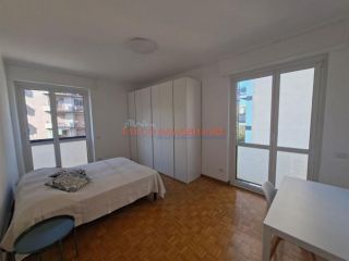 MILANO VIA DEGLI ZUCCARO - MM4 FRATTINI - CAMERA DOPPIA 19 MQ