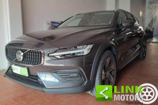 VOLVO V60 Cross Country 2.0 B4 D 211H 195 MHEV HYBRID PLUS AWD AUTOMATICA rif. 24055716 - Foto 2