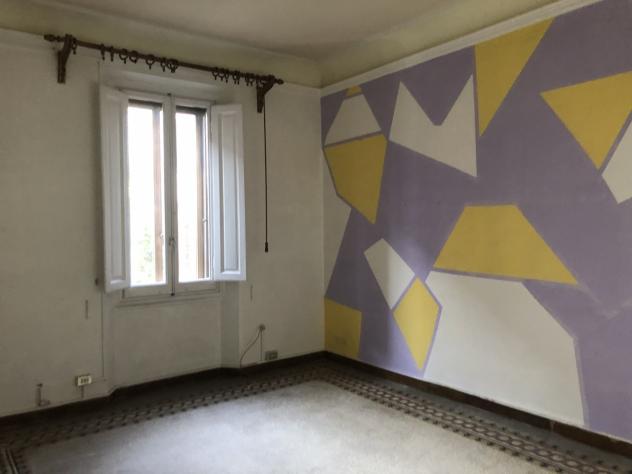 L'appartamento di mq.100 ha una buona distribuzione degli spazi con vani ampi, grandi finestre e soffitti alti; si fa apprezzare per la piacevole lumi - Foto 12