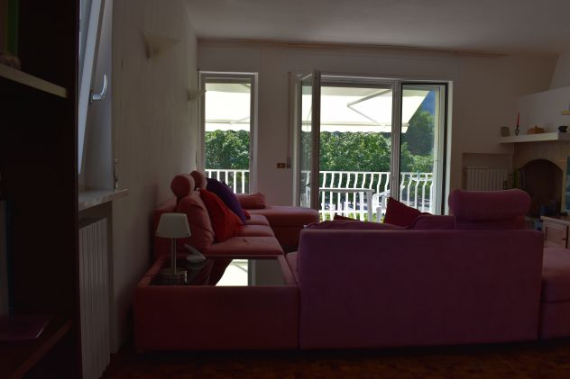 DUE APPARTAMENTI IN PALAZZINA CON CAPANNONE ANNESSO - Foto 7