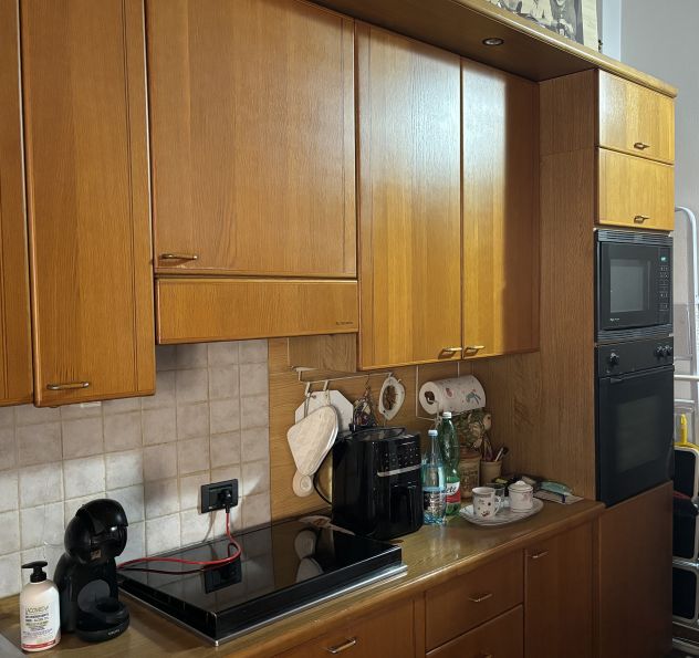 Cucina completa con forno, microonde e lavastoviglie perfettamente funzionanti - Foto 3