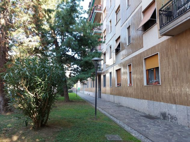 Stanza matrimoniale uso singola vicino fermata metropolitana - Foto 9