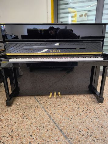 Pianoforte Yamaha P121 seminuovo con trasporto e panca