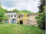 Casa abbinata con adiacente fienile e terreno agricolo