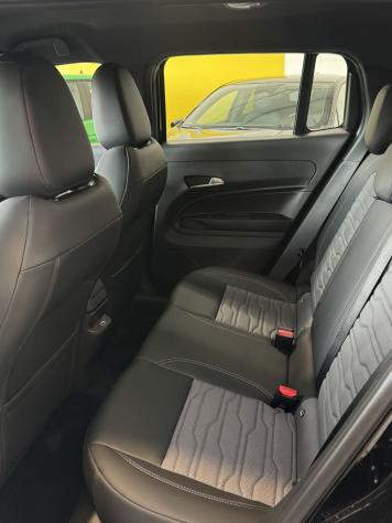 Jeep Avenger 4xe Hybrid 1.2 MHEV 4xe Upland - Foto 10