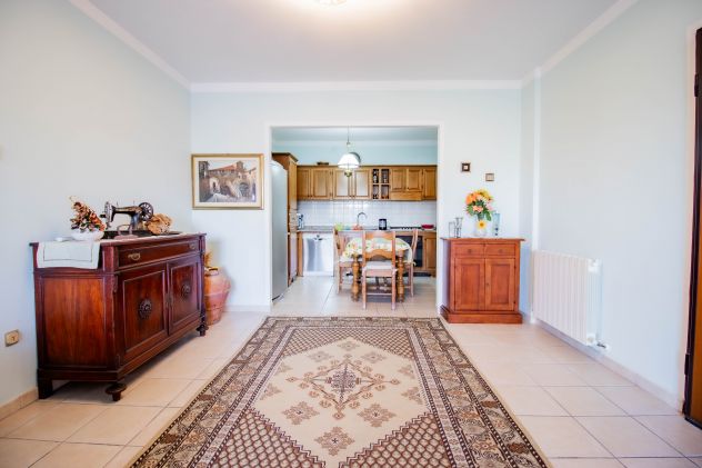 OTTIMO QUATTRO VANI CON DOPPI SERVIZI E GARAGE - Foto 3