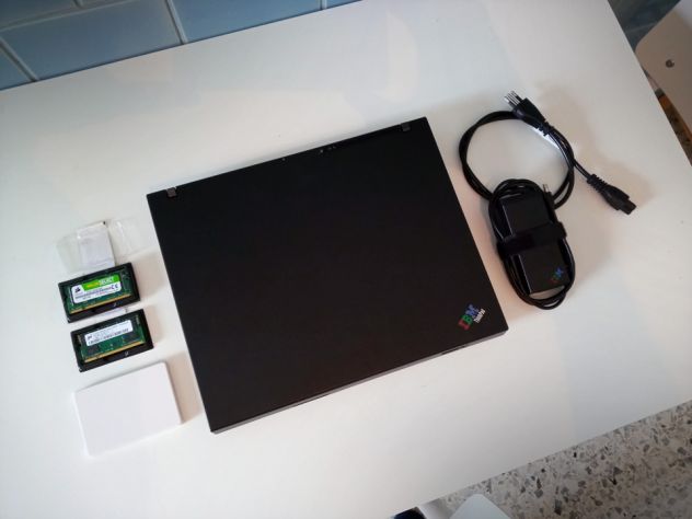 Vendo portatile notebook IBM ThinkPad R50 1830 + 1 GB di RAM + Case SSD / IDE