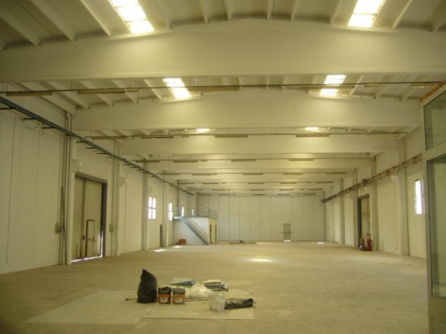 Immobile di 1300 m² con 2 locali in affitto a Sassuolo