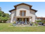 Villa di 189 m² con più di 5 locali e box auto doppio in vendita a Brusimpiano