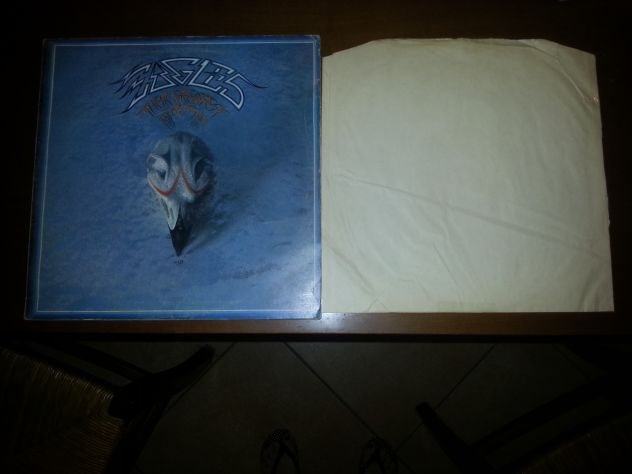 UNA COPERTINA E UNA CUSTODIA COME NUOVE,ORIGINALI,33 GIRI:EAGLES"THEIR GREATEST - Foto 2