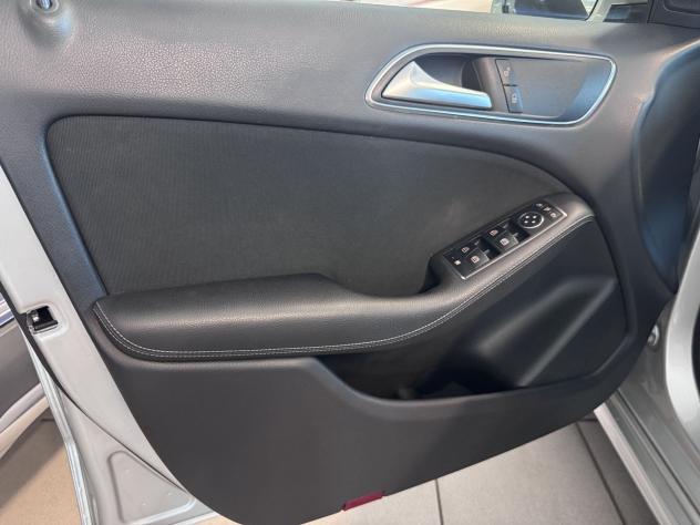 Mercedes-Benz Classe B B 180 d Automatic Sport - Foto 6
