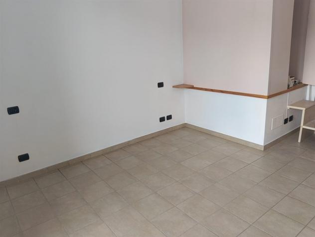 BILOCALE RISTRUTTURATO CON TERRAZZA IN CENTRO CALOLZIO - Foto 10