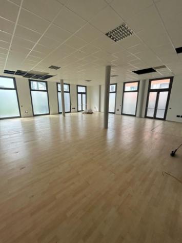Immobile di 216 m² con 1 locale in affitto a Ponte San Nicolò - Foto 4