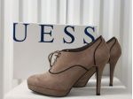 GUESS - Tronchetto tipo francesine beige