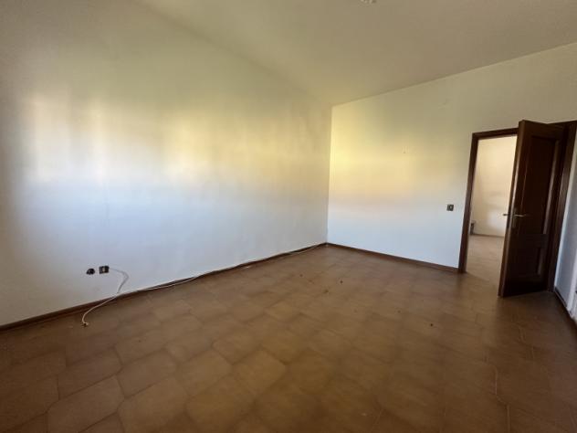 MASSA MARITTIMA AMPIO APPARTAMENTO AL SECONDO PIANO CON BALCONE - Foto 8