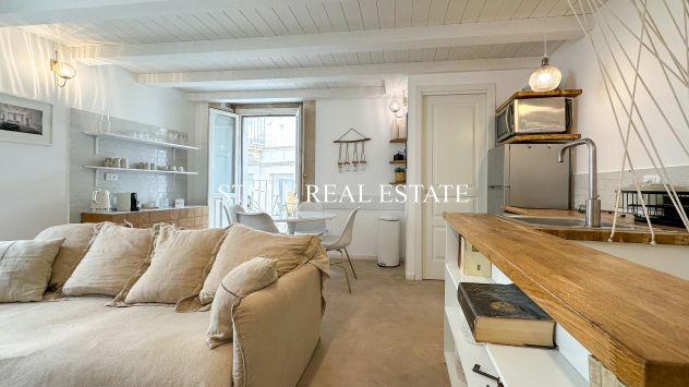 Palazzetto indipendente con due unità indipendenti