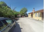 Casa con 2 abitazioni, annessi e terreno di 5.000 mq. a Terni, Valenza