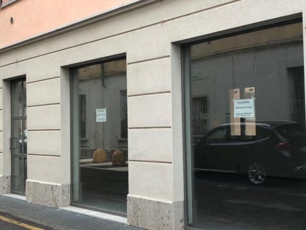 Oltre 3 vetrine in affitto a Saronno