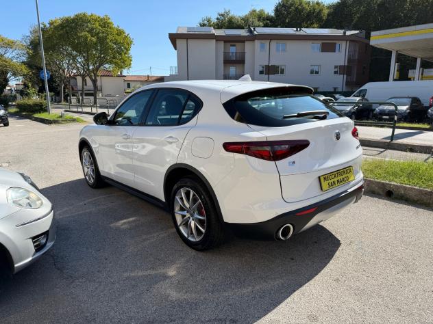 Alfa Romeo Stelvio 2.2 t Business Q4 210cv auto - Foto 6
