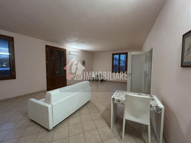 Elegante villa con giardino privato e possibilità bifamiliare - Foto 3