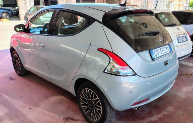 Lancia Ypsilon 1.0 FireFly 70cv Hybrid Platino - Foto 2