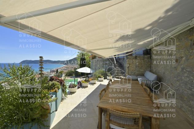 ESCLUSIVA PROPRIETÀ DI PRESTIGIO CON VISTA MARE TOTALE, PISCINA PANORAMICA E DEPENDANCE INDIPENDENTE - Foto 19