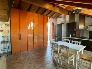 va580 - particolare monolocale loft arredato + cantina e posto auto - cont …