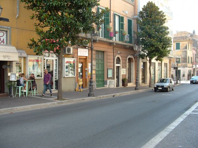 ALBANO LAZIALE. CORSO MATTEOTTI. LOCALE IN VENDITA - MAGAZZINO P.T. - Foto 2