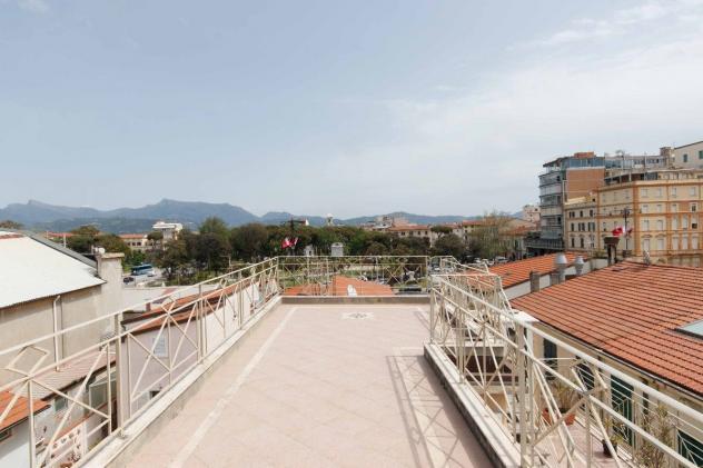 VILLA A SCHIERA di 5 vani e di 150 mq (VIAREGGIO) rif. 1003 - Foto 2