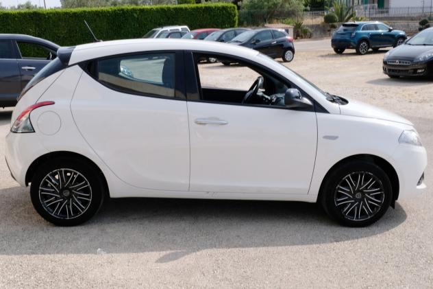 Lancia Ypsilon 1.0 FireFly 5 porte S&S Hybrid Oro - Foto 4