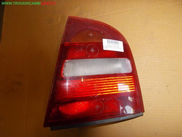 FANALE POST.D. SKODA OCTAVIA (1U) 98  Parti elettriche  Fanaleria  Fanali  Fanale post. sx. SKODA - OCTAVIA - 01-05-1997 - 01-08-2000