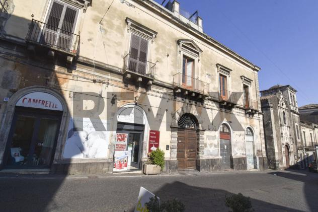 Locale Commerciale in vendita a Acireale