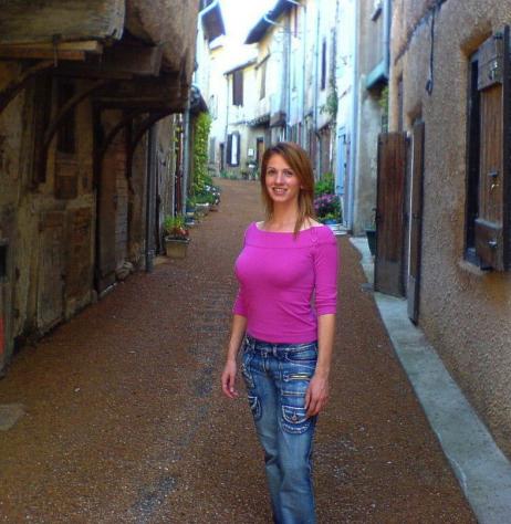 Donna di Aosta, 35 anni.  Fisico Magro Tel: