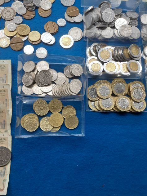 Monete e banconote "lira italiana" del 1900. - Foto 10