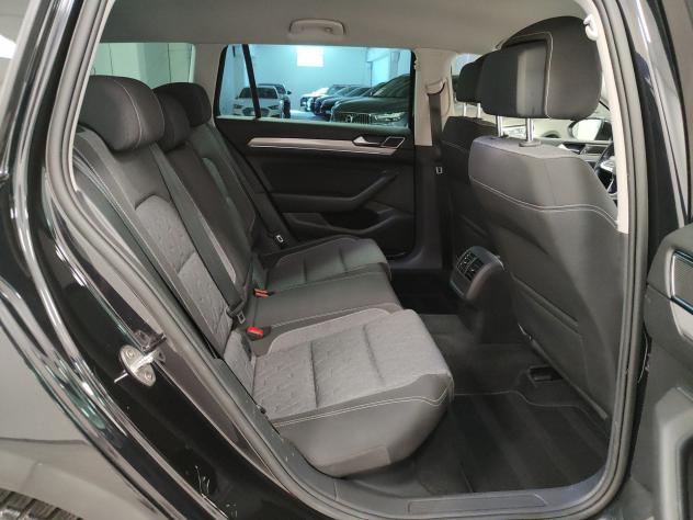 Volkswagen Passat Variant 2.0TDI EVO DSG Navi FariLED ClimaBizona - Foto 7