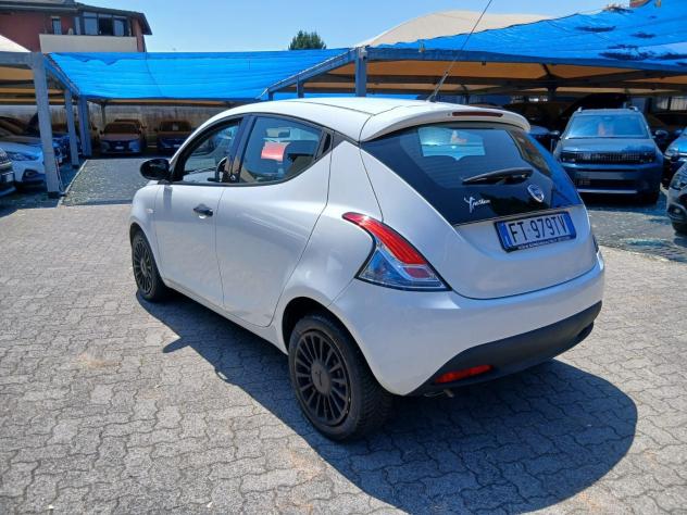 Lancia Ypsilon 1.2 69 CV 5 porte GPL Ecochic Silver. - Foto 2