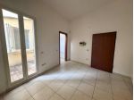 Vendesi Bilocale Ristrutturato Con Terrazzo e Garage - Rif. A320