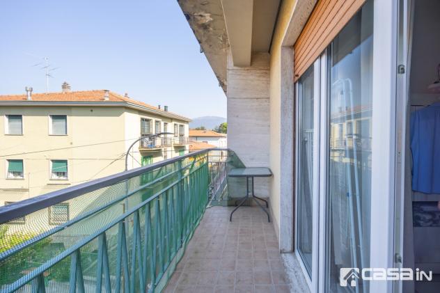 L'appartamento, ristrutturato internamente nel 2018, è composto da un luminoso soggiorno, da una cucina abitabile che si affaccia su un comodo balcone - Foto 14
