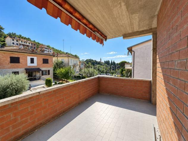 Appartamento spazioso, con balcone, garage e orto - Foto 5