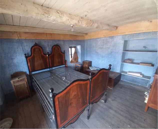V000450 - CASA ANTICA CON RUSTICI E TERRENO - Foto 6
