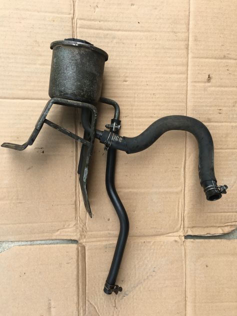 Vaschetta Olio Idroguida con staffa e tubi NISSAN King Cab D21 1992