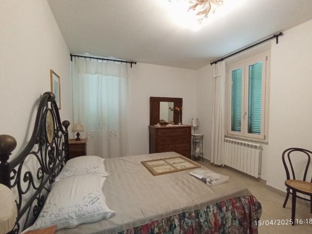 Appartamento con ingresso indipendente e posto auto . Primo piano . Completamente ristrutturato ed arredato . - Foto 4