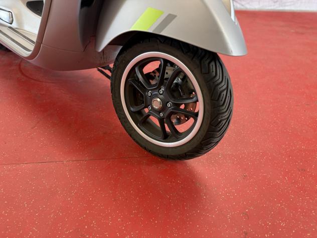 Vespa 300 GTS hpe VESPA GTS 300 HPE SUPER TECH - YM 2024 - Foto 9