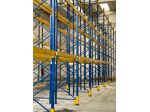 Scaffali per alloggio merce