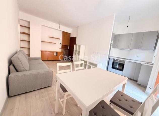 Stanza matrimoniale in trilocale ristrutturato, con aria condizionata e balcone disponibile da subito - Foto 12