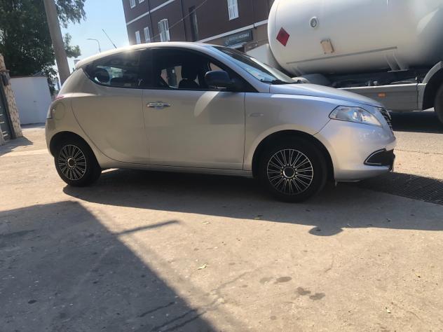 Lancia Ypsilon 1.2 69 CV 5 porte GPL - Foto 2