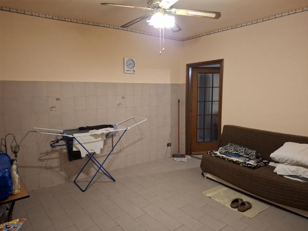 Casa abitabile o piccolo studio per per professionisti. L' immobile è in buono stato e subito abitabile composto al piano terra da un ingresso che fa - Foto 12