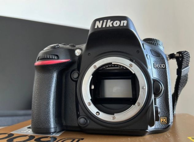 Nikon D600 FX con obiettivo 50mm 1.8. Come nuova! - Foto 4