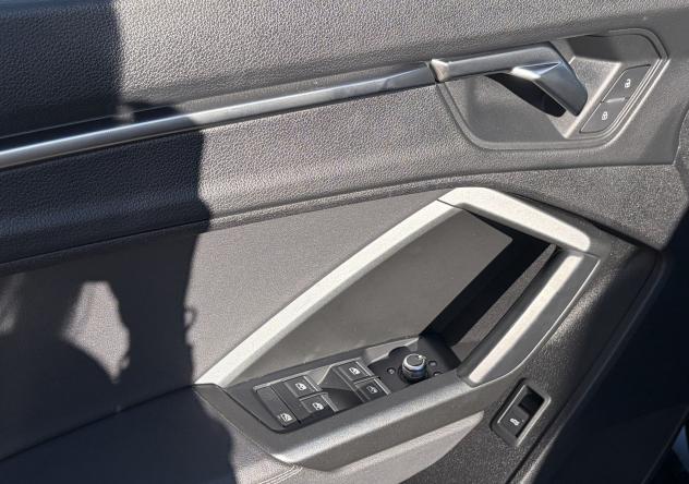 Audi Q3 SPB S Line interno ed esterno 2.0 TDI 150CV S-Tronic quattro 35 - Foto 9