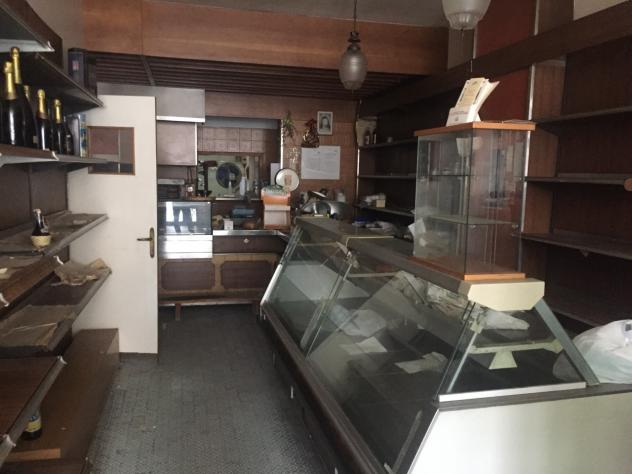 1 Vetrina in affitto a Carrara